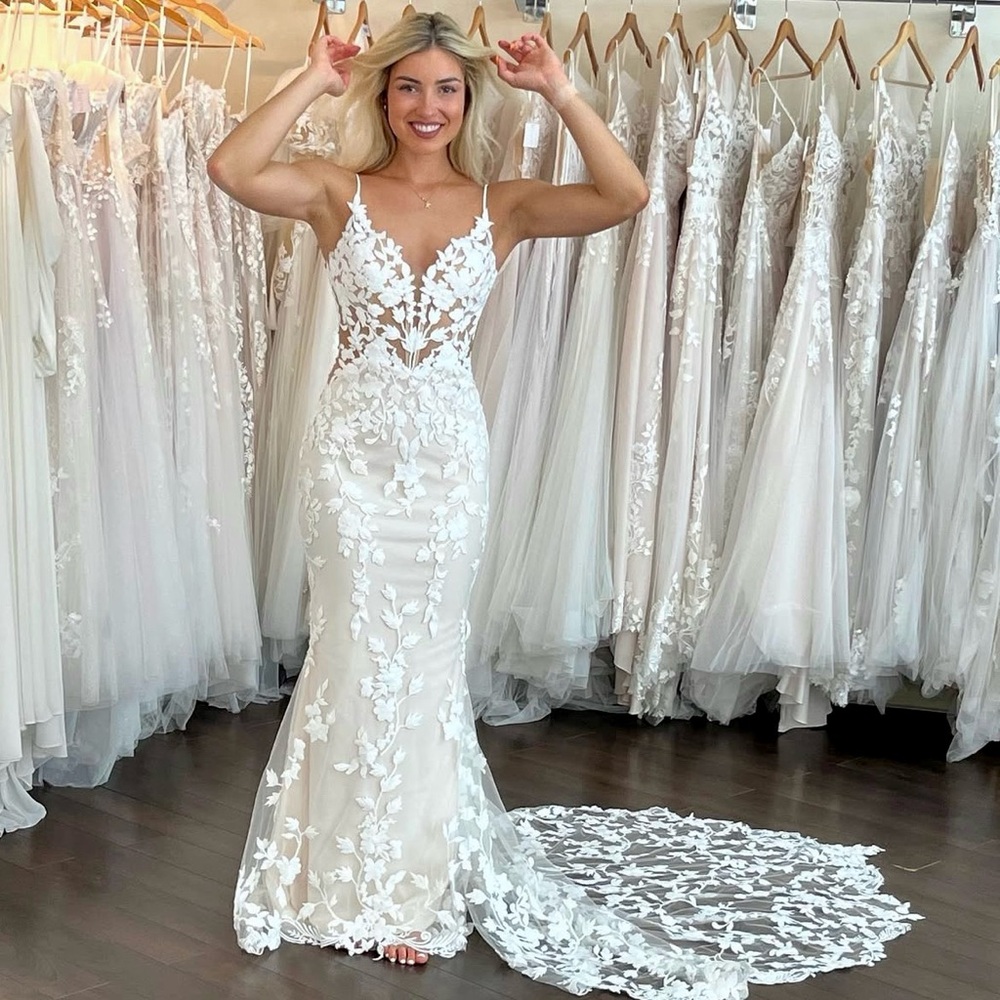 Elegant White Petal Lace Wedding Dress